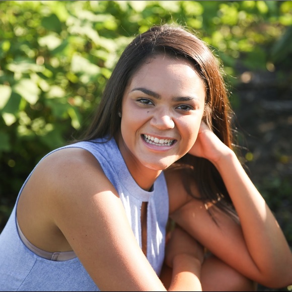 Meet your Posher, Hallie - Picture 1 of 1